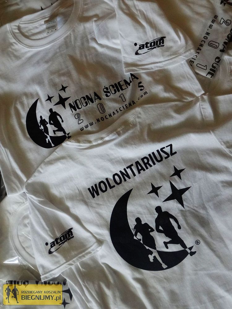 Białe koszulki Nocnej Ściemy 2015 dla Wolontariuszy.